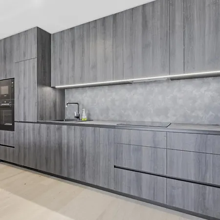 Eurovea Tower 33rd Floor Free Parking Apartman